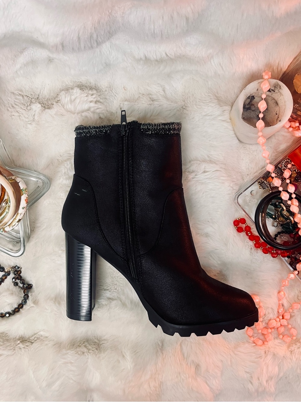 JustFab Black Chunky Block Heel Knit Collar Lug Sole Ankle Boots EUC